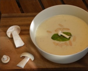 Eine Suppe mit leckeren Pilzen